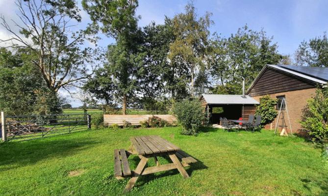 Vakantiehuis Met Jacuzzi 4 Personen Giethoorn Exterior photo